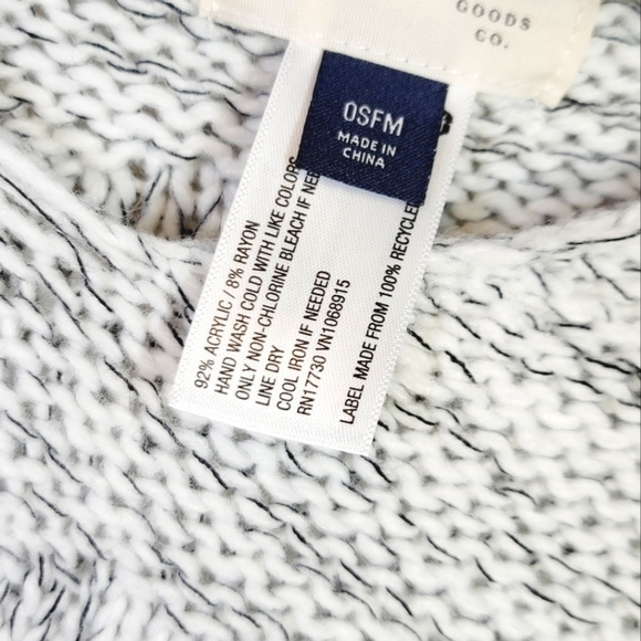 UNIVERSAL THREAD GRAY KNIT PONCHO, ONE SIZE FITS MOST - Picture 6 of 11